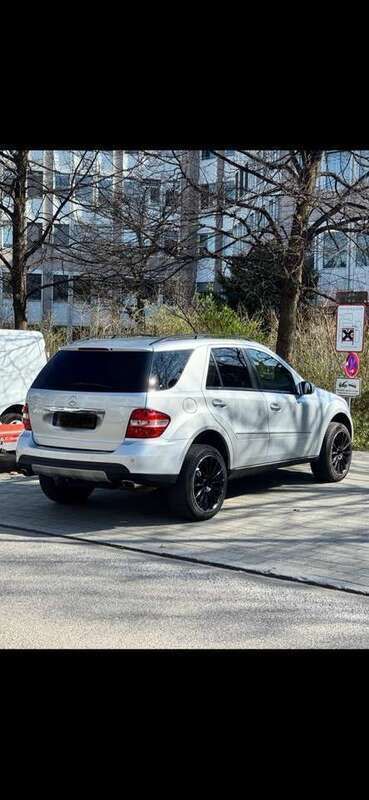Gebraucht 2007 Mercedes ML320 Edition 1 SUV | 7.500 € (Teuer) - Bild 1/4