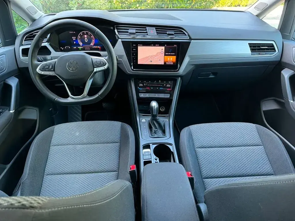 Gebraucht VW Touran Comfortline 150 PS (110 kW) 2024 Schwarz Van / Kleinbus