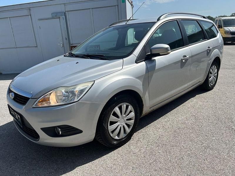 Silber Gebraucht 2011 Ford Focus Style Limousine | 990 € (Fairer Preis) - Bild 1/4