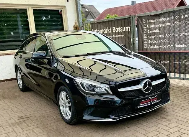 Gebraucht Mercedes CLA180 Shooting Brake 122 PS (89 kW) 2019 Schwarz Kombi