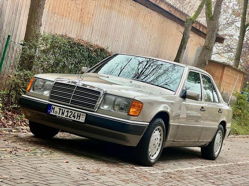 Gebraucht Mercedes 200 75 PS (55 kW) 1991 Silber Limousine