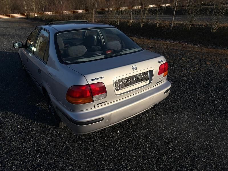Gebraucht Honda Civic 114 PS (83 kW) 1996 Silber Limousine