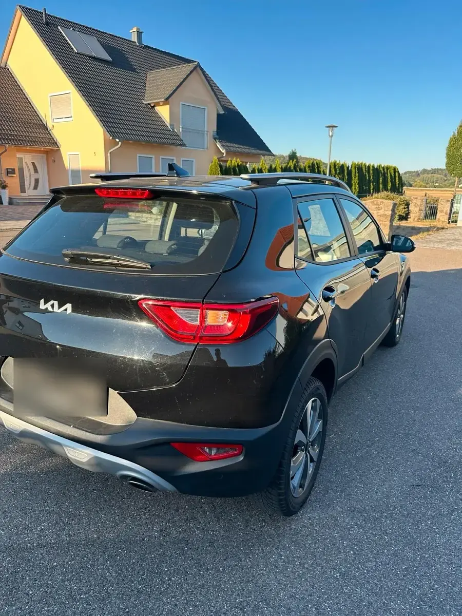 Gebraucht Kia Stonic 101 PS (74 kW) 2024 Schwarz SUV