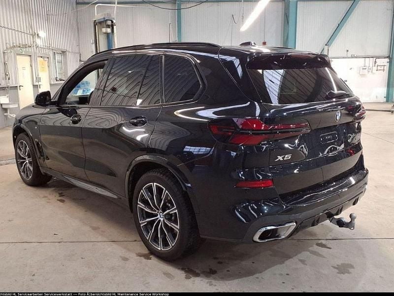 Gebraucht BMW X5 M Sport 340 PS (250 kW) 2025 Black sapphire (schwarz) SUV