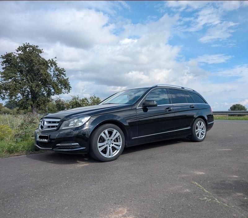 Schwarz Gebraucht 2014 Mercedes C180 Kombi | 9.990 € (Guter Preis) - Bild 1/4