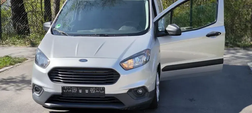 Käytetty Ford Transit 101 HP (74 kW) 2022 Hopea Tila-auto