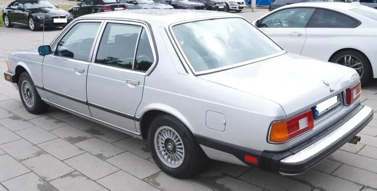 Gebraucht BMW 733 179 PS (131 kW) 1979 Silber Limousine
