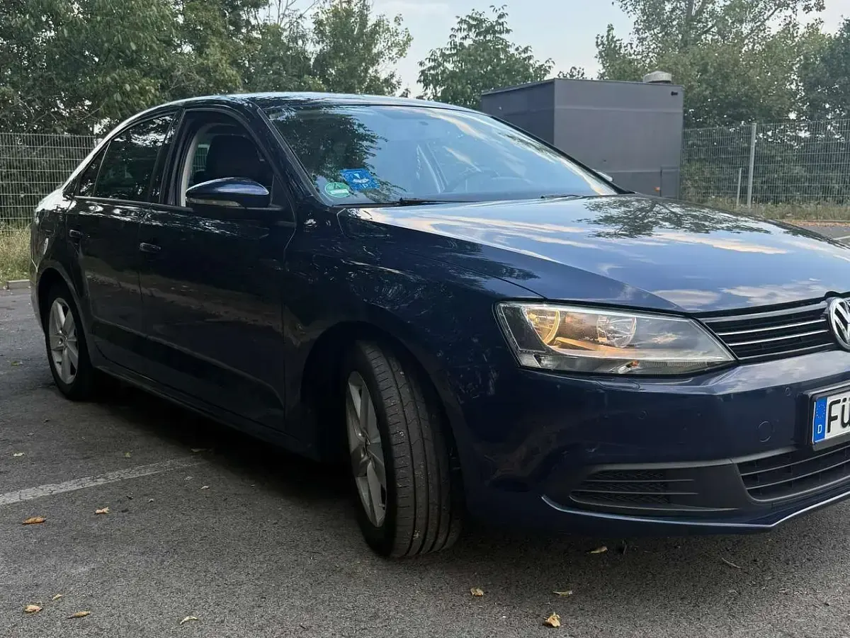 Gebraucht VW Jetta Comfortline 105 PS (77 kW) 2011 Blau Limousine