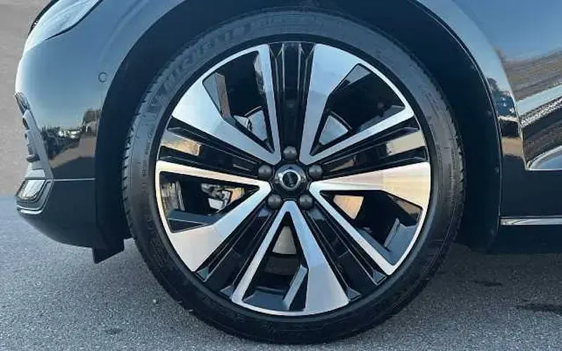 Gebraucht Volvo V60 Core 197 PS (144 kW) 2025 Schwarz Kombi
