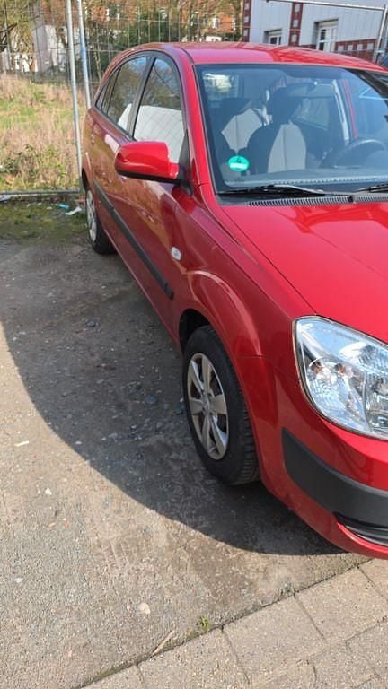 Gebraucht Kia Rio Basis 97 PS (71 kW) 2009 Rot Limousine