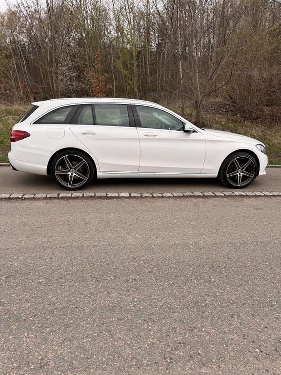Gebraucht Mercedes C220 170 PS (125 kW) 2015 Weiß Limousine