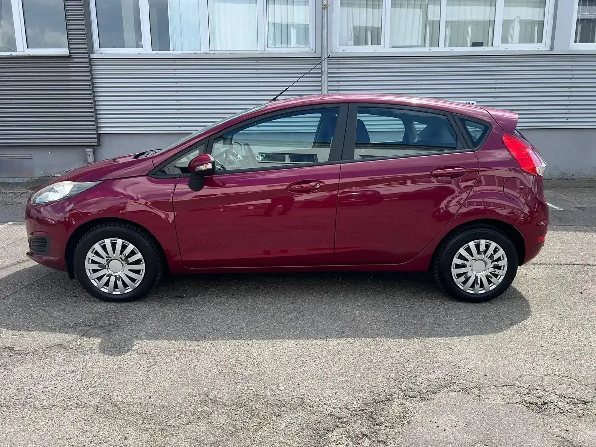 Gebraucht Ford Fiesta 101 PS (74 kW) 2014 Rot Kleinwagen