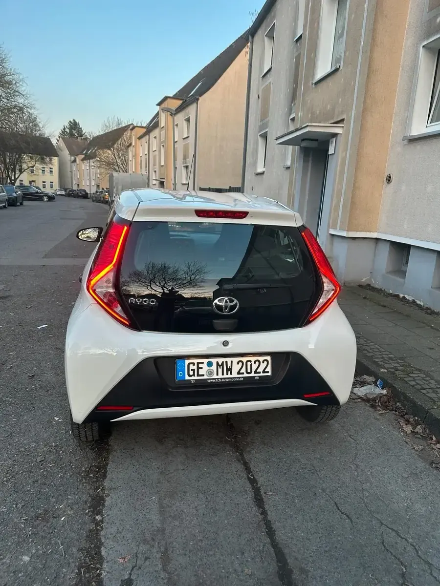 Gebraucht Toyota Aygo 72 PS (52 kW) 2021 Weiß Kleinwagen