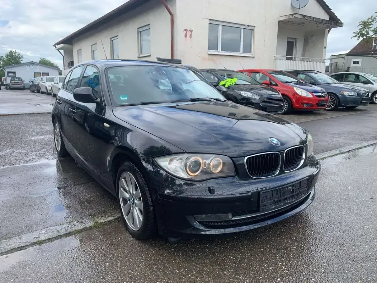 Gebraucht BMW 118 Sport Line 143 PS (105 kW) 2011 Saphirschwarz Kleinwagen