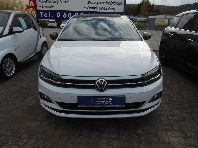 Weiß Gebraucht 2021 VW Polo Comfortline Limousine | 15.600 € (Fairer Preis) - Bild 1/4
