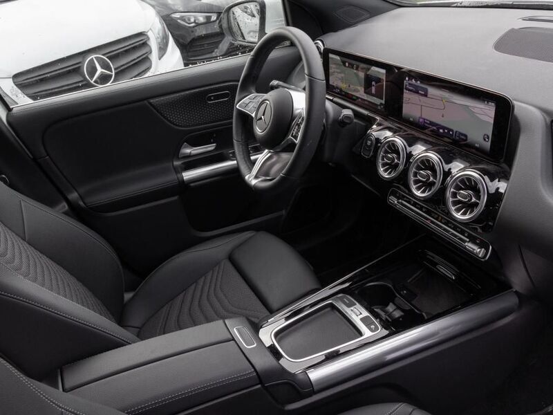 Gebraucht Mercedes EQA250 Progressive 139 kW (190 PS) 2024 Polarweiss SUV