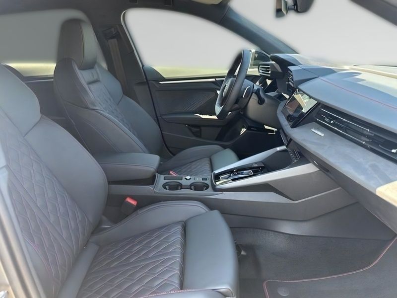 Gebraucht Audi S3 Ambiente 333 PS (244 kW) 2024 Grau Limousine