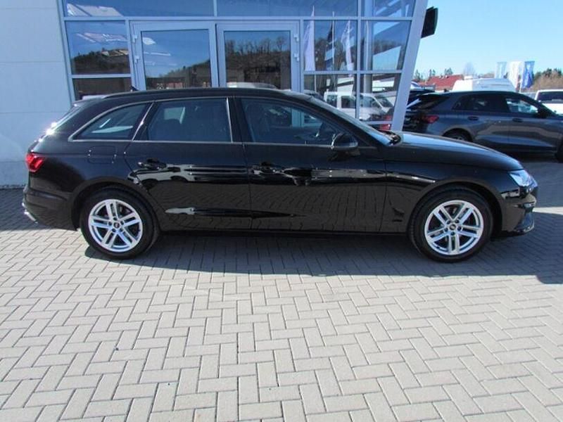 Gebraucht Audi A4 Ambiente 163 PS (119 kW) 2023 Schwarz Kombi