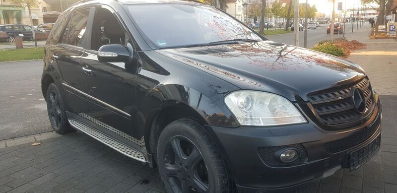 Gebraucht Mercedes ML320 224 PS (164 kW) 2006 Schwarz metallic SUV