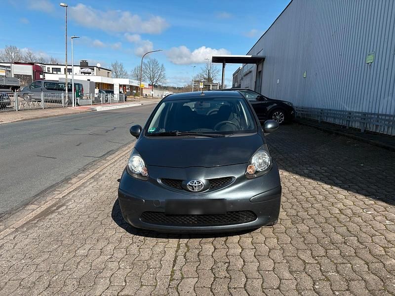 Gebraucht Toyota Aygo Cool 68 PS (50 kW) 2005 Grau Kleinwagen