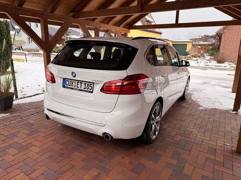 Gebraucht BMW 220 Active Tourer Luxury Line 192 PS (141 kW) 2018 Weiß Van / Kleinbus