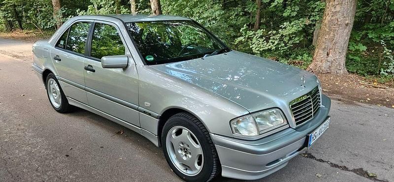 Silber Gebraucht 1999 Mercedes C200 Classic Limousine | 4.450 € (Fairer Preis) - Bild 1/4