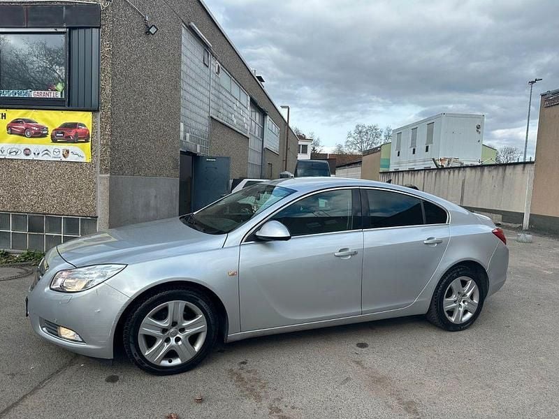 Gebraucht Opel Insignia Design Edition 160 PS (117 kW) 2011 Silber Limousine