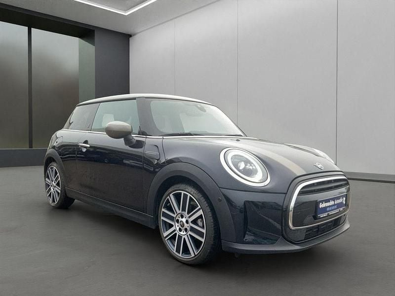 Gebraucht Mini Cooper 136 PS (100 kW) 2022 Schwarz / enigmatic black (metallic) Kleinwagen