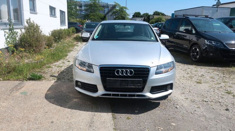 Silber Gebraucht 2011 Audi A4 Ambiente Limousine | 5.750 € (Superpreis) - Bild 1/4