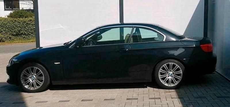 Gebraucht BMW 320 Cabriolet 184 PS (135 kW) 2011 Schwarz Cabrio