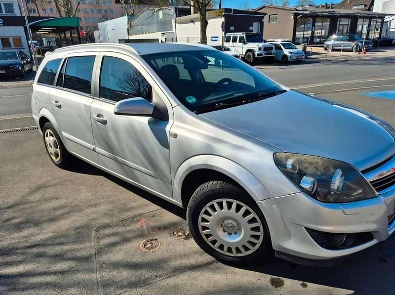 Silber Gebraucht 2009 Opel Astra Edition Kombi | 3.800 € (Fairer Preis) - Bild 1/4