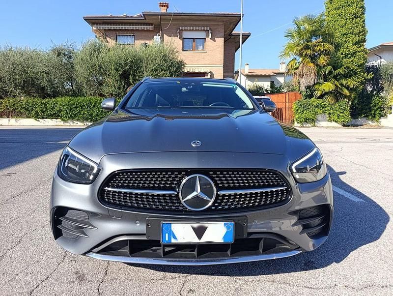 Gebraucht Mercedes E220 Premium 200 PS (147 kW) 2022 Grau Limousine