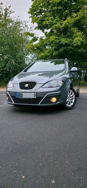 Grau Gebraucht 2013 Seat Altea XL Van / Kleinbus | 4.300 € (Fairer Preis) - Bild 1/4