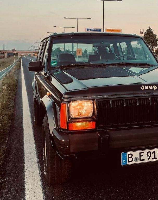 Schwarz Gebraucht 1990 Jeep Cherokee SUV | 11.000 € - Bild 1/4