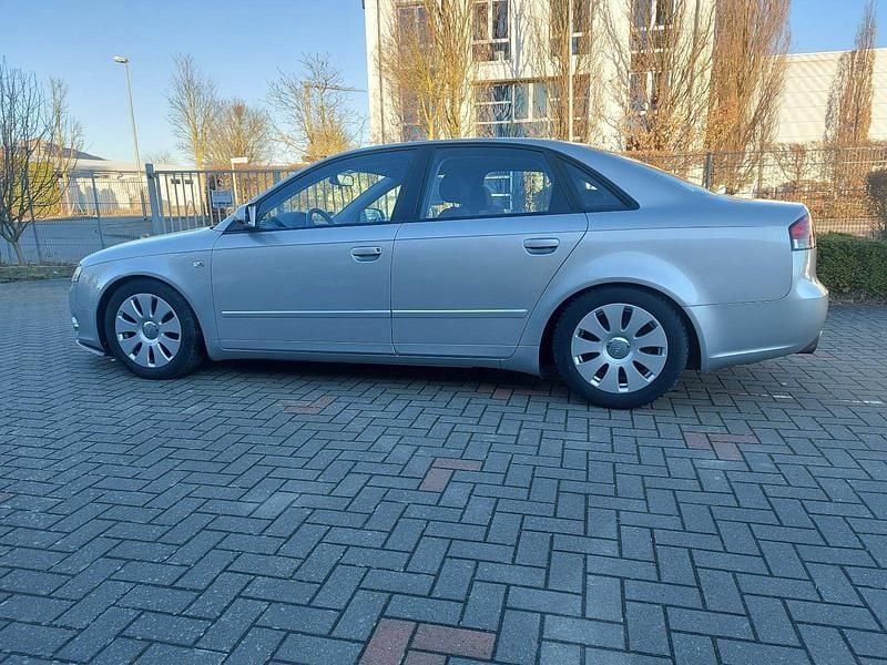 Gebraucht Audi A4 Comfort 131 PS (96 kW) 2006 Lichtsilber metallic Limousine