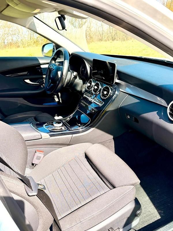 Gebraucht Mercedes C180 122 PS (89 kW) 2020 Weiß Kombi