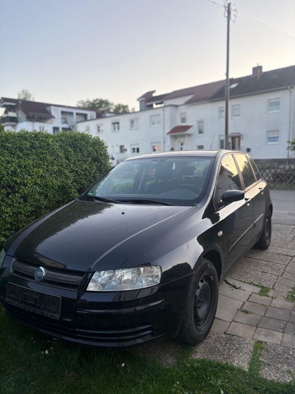 Schwarz Gebraucht 2007 Fiat Stilo Dynamic Limousine | 1.999 € (Etwas zu teuer) - Bild 1/4