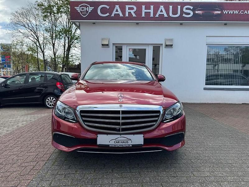 Gebraucht Mercedes E220 Business 194 PS (142 kW) 2018 Hyazinthrot (designolack) Limousine