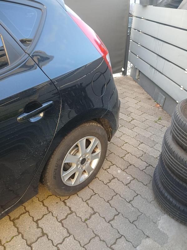 Gebraucht Hyundai i30 105 PS (77 kW) 2008 Schwarz Limousine