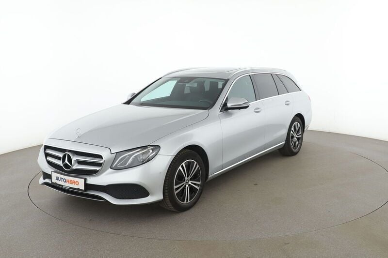 Grau Gebraucht 2017 Mercedes E200 Avantgarde Kombi | 22.290 € (Fairer Preis) - Bild 1/4