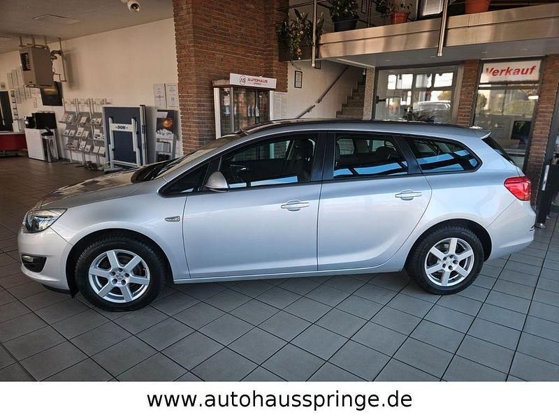 Gebraucht Opel Astra Edition 140 PS (102 kW) 2014 Argon silber/ice silver (m2) Kombi