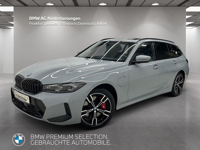 Grau Gebraucht 2024 BMW 330e M Sport Kombi | 46.470 € (Etwas zu teuer) - Bild 1/4