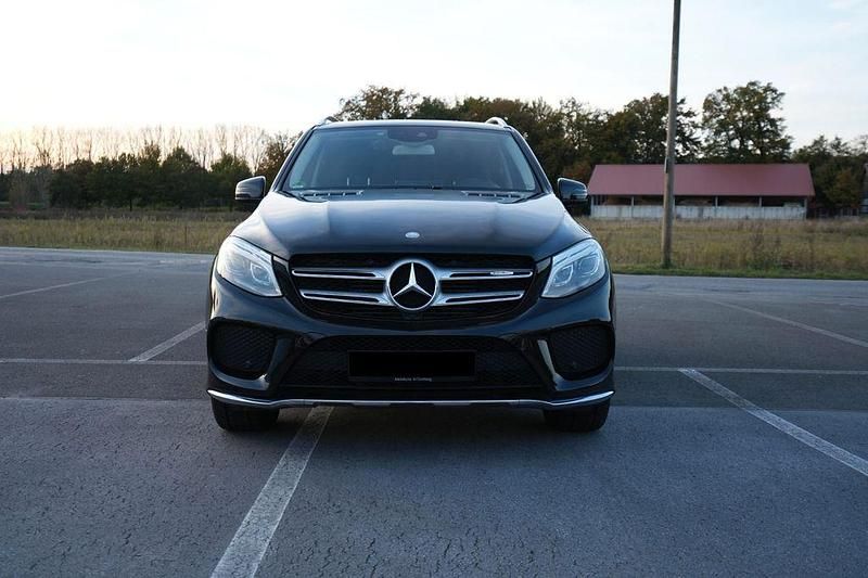 Grau Gebraucht 2016 Mercedes GLE350 AMG SUV | 38.300 € (Teuer) - Bild 1/4