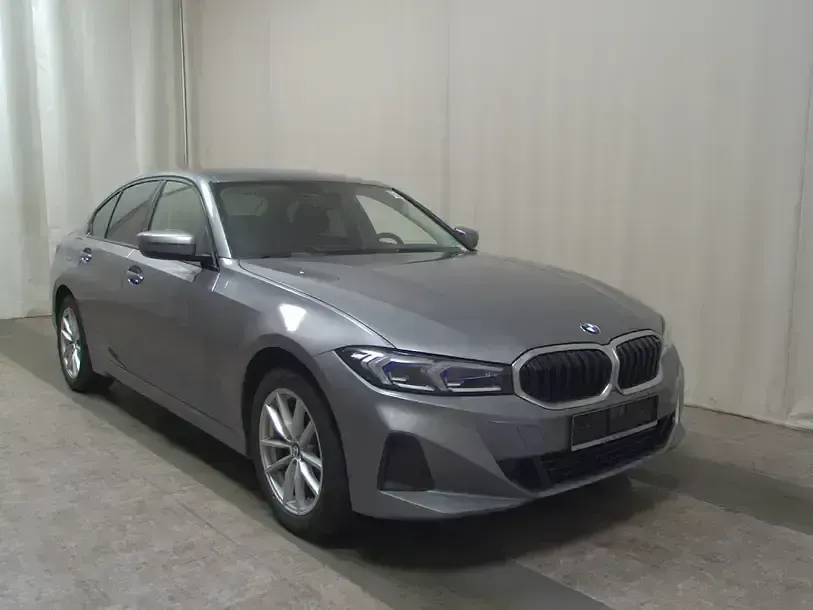 Gebraucht BMW 318 Sport Line 156 PS (114 kW) 2024 Skyscraper grau metallic (metallic) Limousine