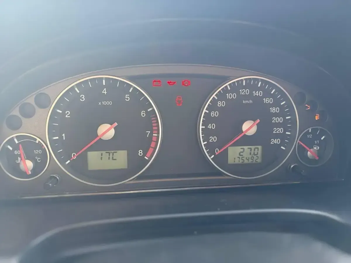 Gebraucht Ford Mondeo Ambiente 110 PS (80 kW) 2004 Andere farben Limousine