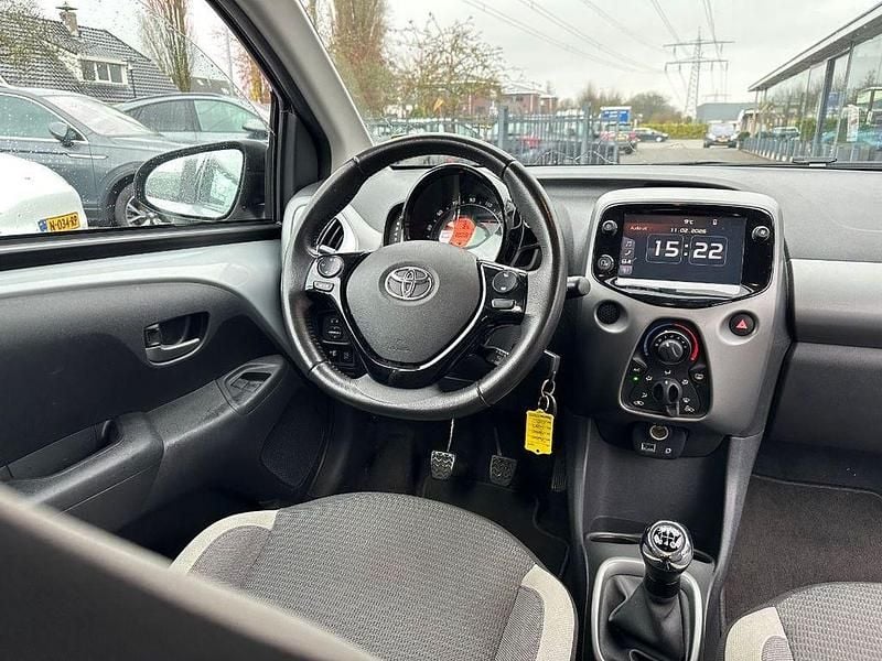 Gebraucht Toyota Aygo X-play 72 PS (52 kW) 2021 Grau Kleinwagen