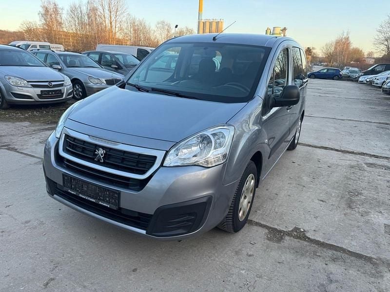 Gebraucht Peugeot TePee Active 98 PS (72 kW) 2017 Kombi
