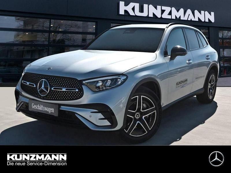 Polarweiß Gebraucht 2025 Mercedes GLC220 AMG SUV | 55.880 € - Bild 1/4