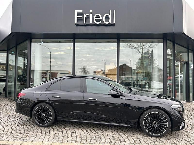 Gebraucht Mercedes E220 AMG 197 PS (144 kW) 2024 Schwarz Limousine