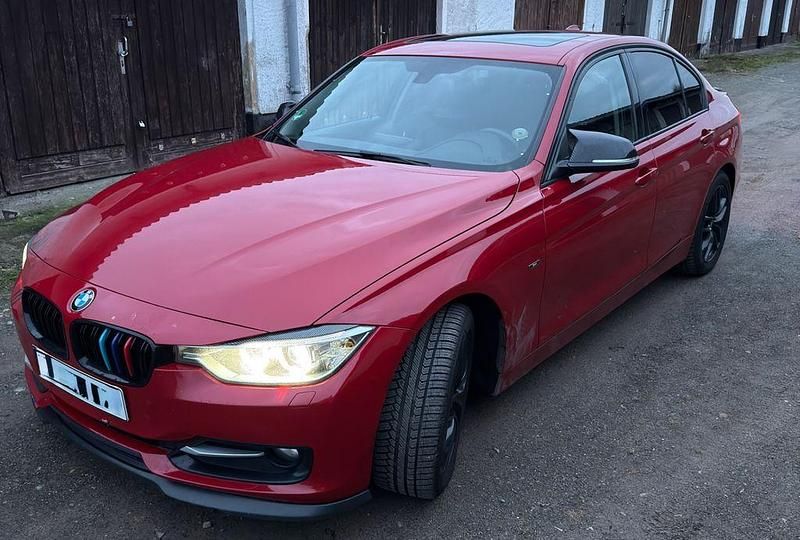 Rot Gebraucht 2013 BMW 320 Limousine | 9.800 € (Fairer Preis) - Bild 1/4